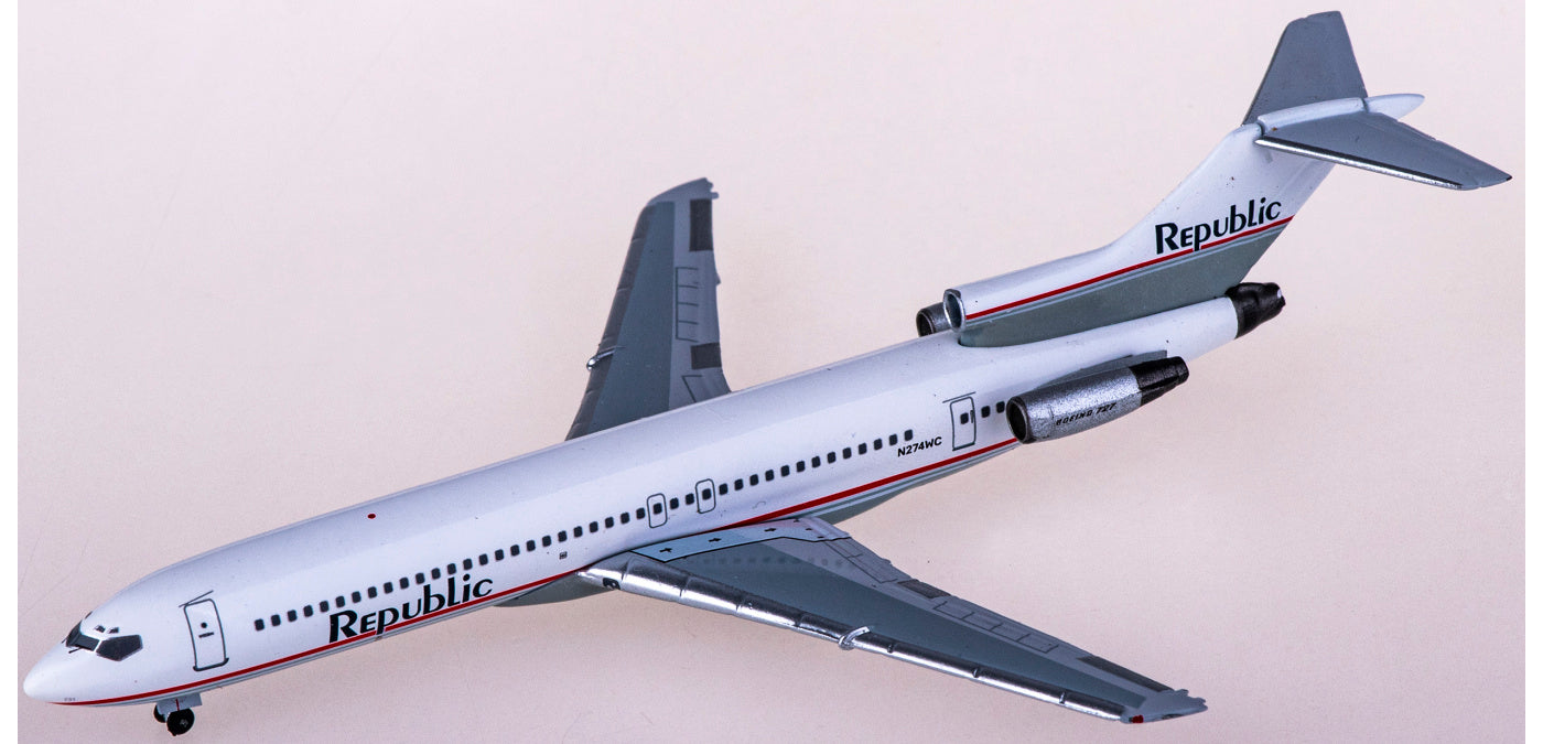 1:400 AeroClassics AC411052 Republic Boeing 727-200 N274WC Aircraft Model+Free Tractor