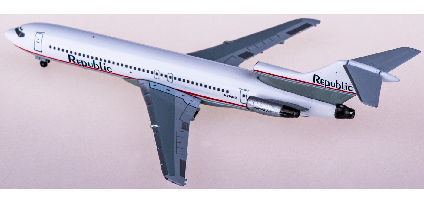 1:400 AeroClassics AC411052 Republic Boeing 727-200 N274WC Aircraft Model+Free Tractor