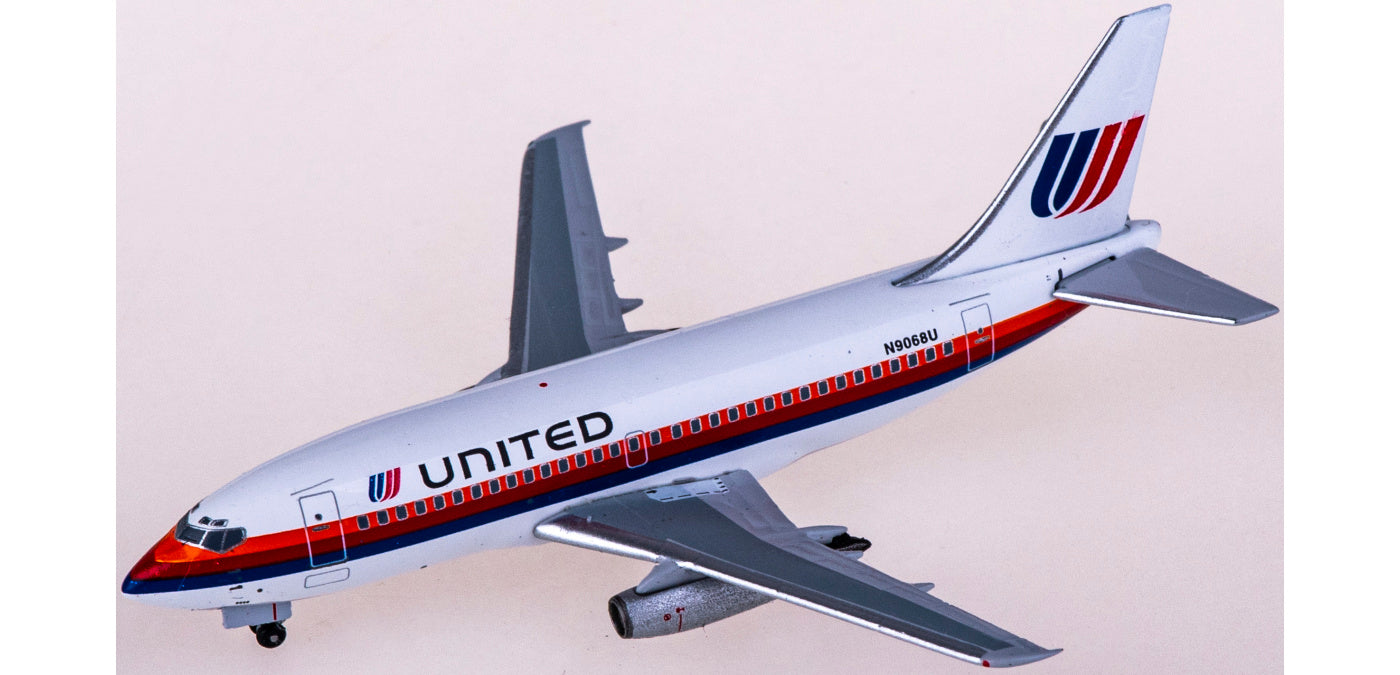 1:400 AeroClassics AC411062 United Airlines Boeing 737-200 N9068U Aircraft Model+Free Tractor