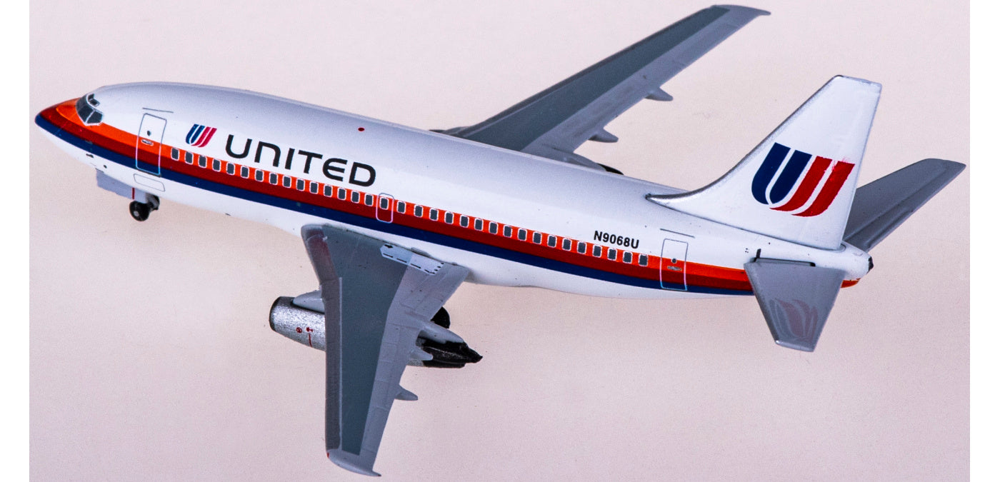 1:400 AeroClassics AC411062 United Airlines Boeing 737-200 N9068U Aircraft Model+Free Tractor