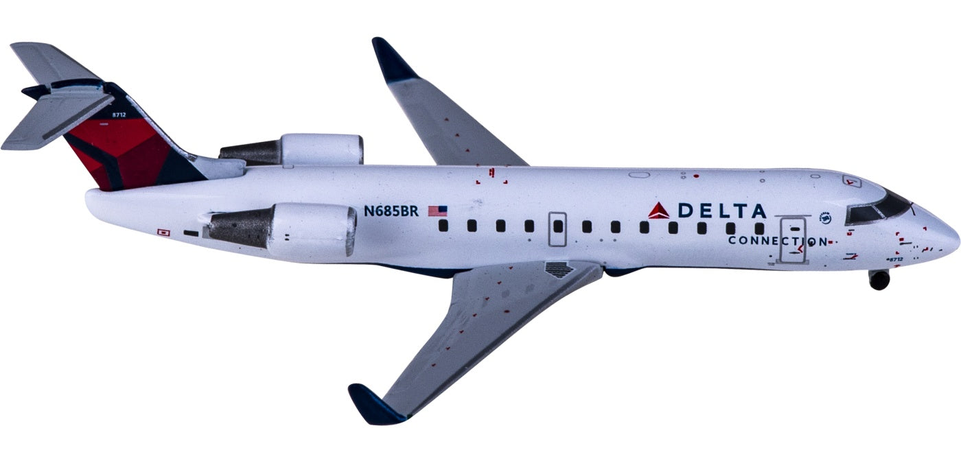 1:400 Geminijets GJDAL2034 Delta Air Lines Bombardier CRJ200LR N685BR+Free Tractor