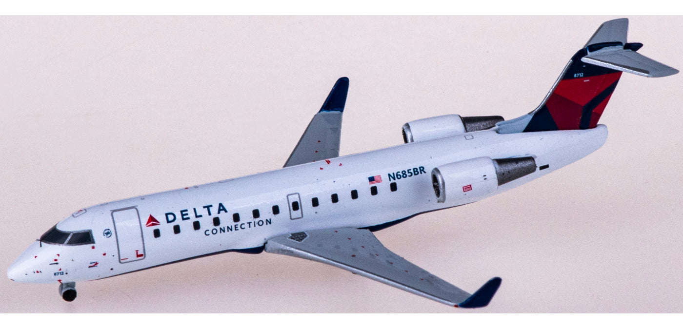 1:400 Geminijets GJDAL2034 Delta Air Lines Bombardier CRJ200LR N685BR+Free Tractor