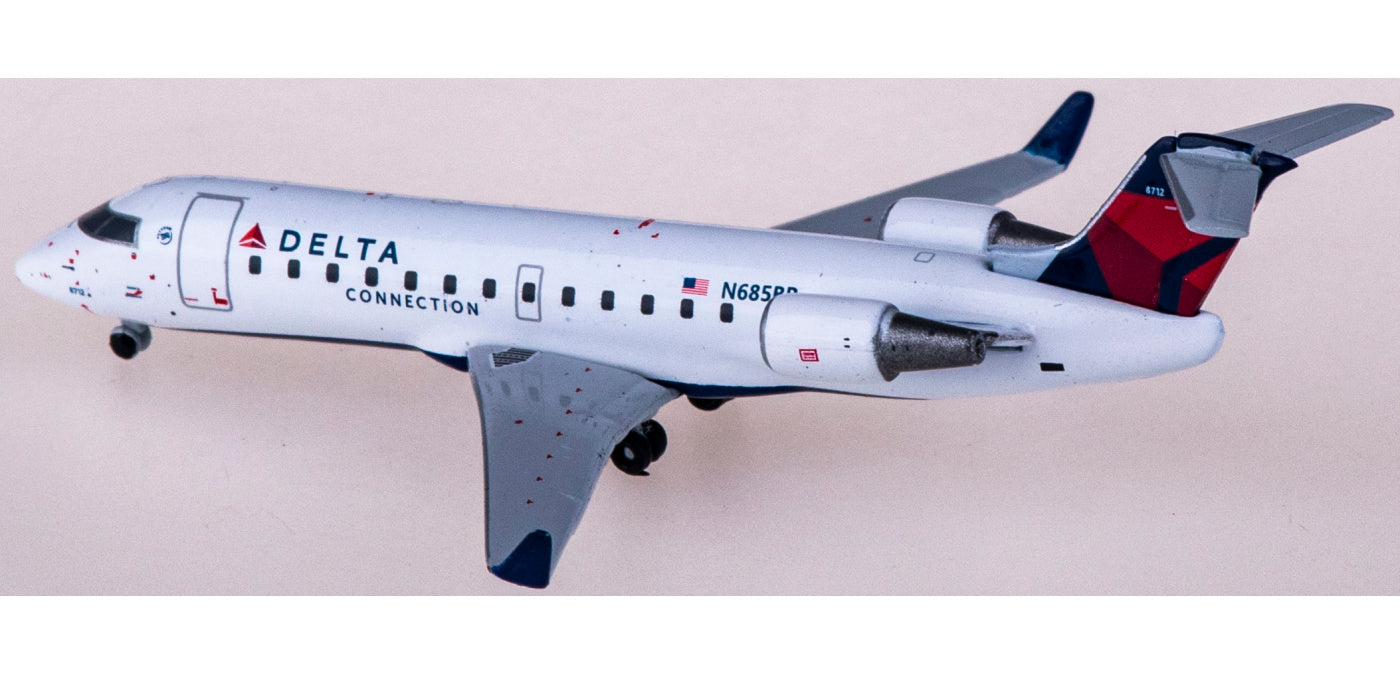 1:400 Geminijets GJDAL2034 Delta Air Lines Bombardier CRJ200LR N685BR+Free Tractor