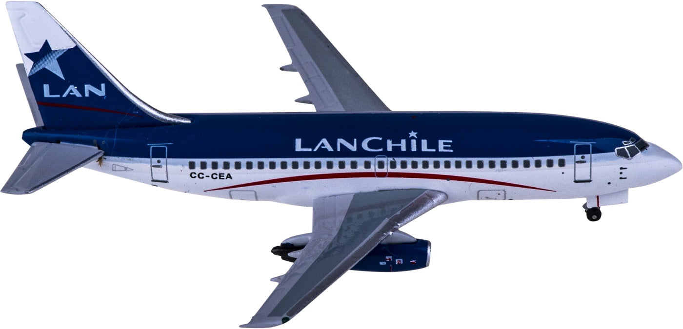 1:400 AeroClassics AC411059 LAN Airlines Boeing 737-200 CC-CEA Aircraft Model+Free Tractor