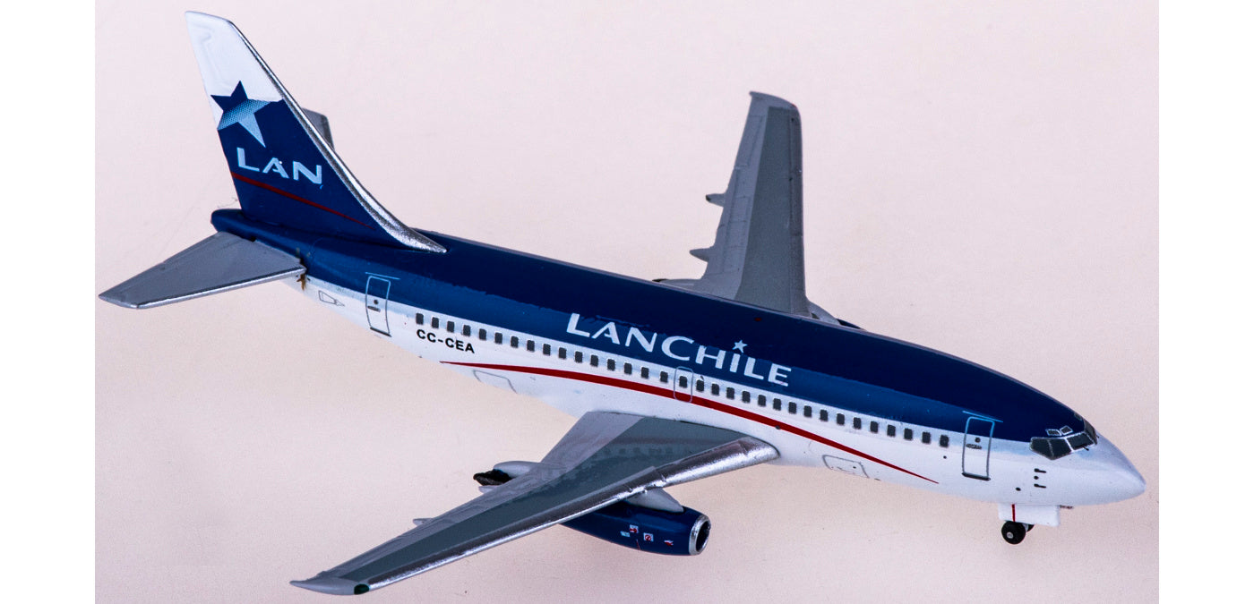 1:400 AeroClassics AC411059 LAN Airlines Boeing 737-200 CC-CEA Aircraft Model+Free Tractor