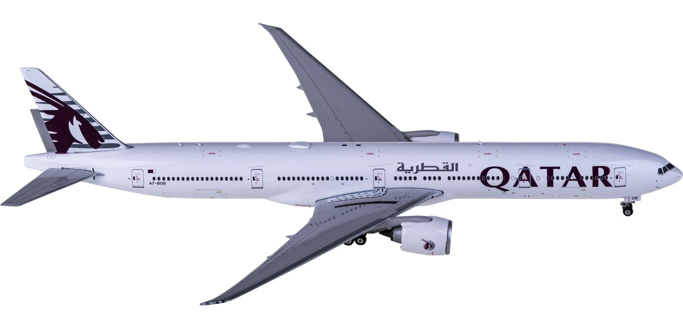 1:400 Phoenix PH11738 Qatar Airways Boeing 777-300ER A7-BOB+Free Tractor