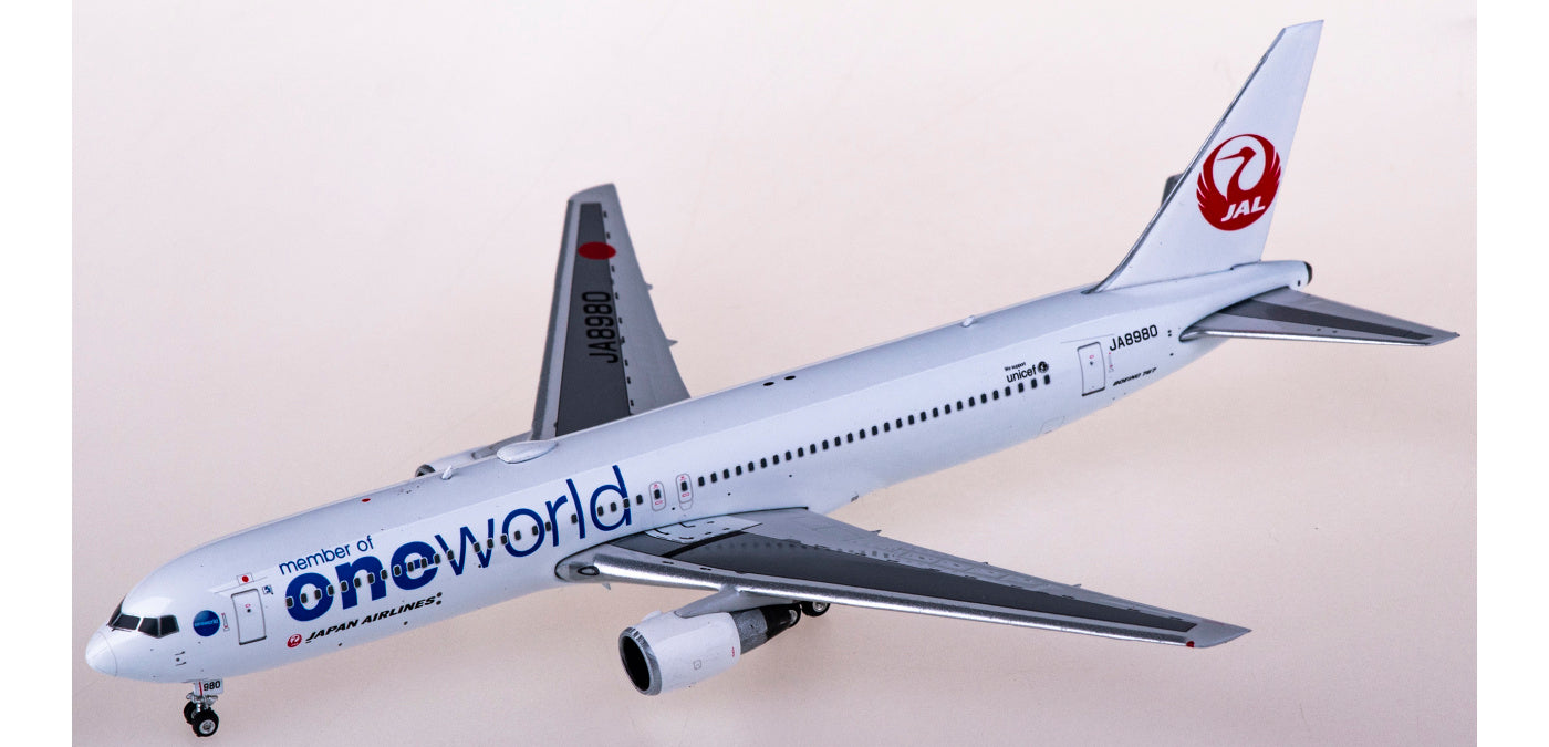 1:400 Phoenix PH04432 Japan Airlines Boeing 767-300 JA898 "ONE WORLD"+Free Tractor