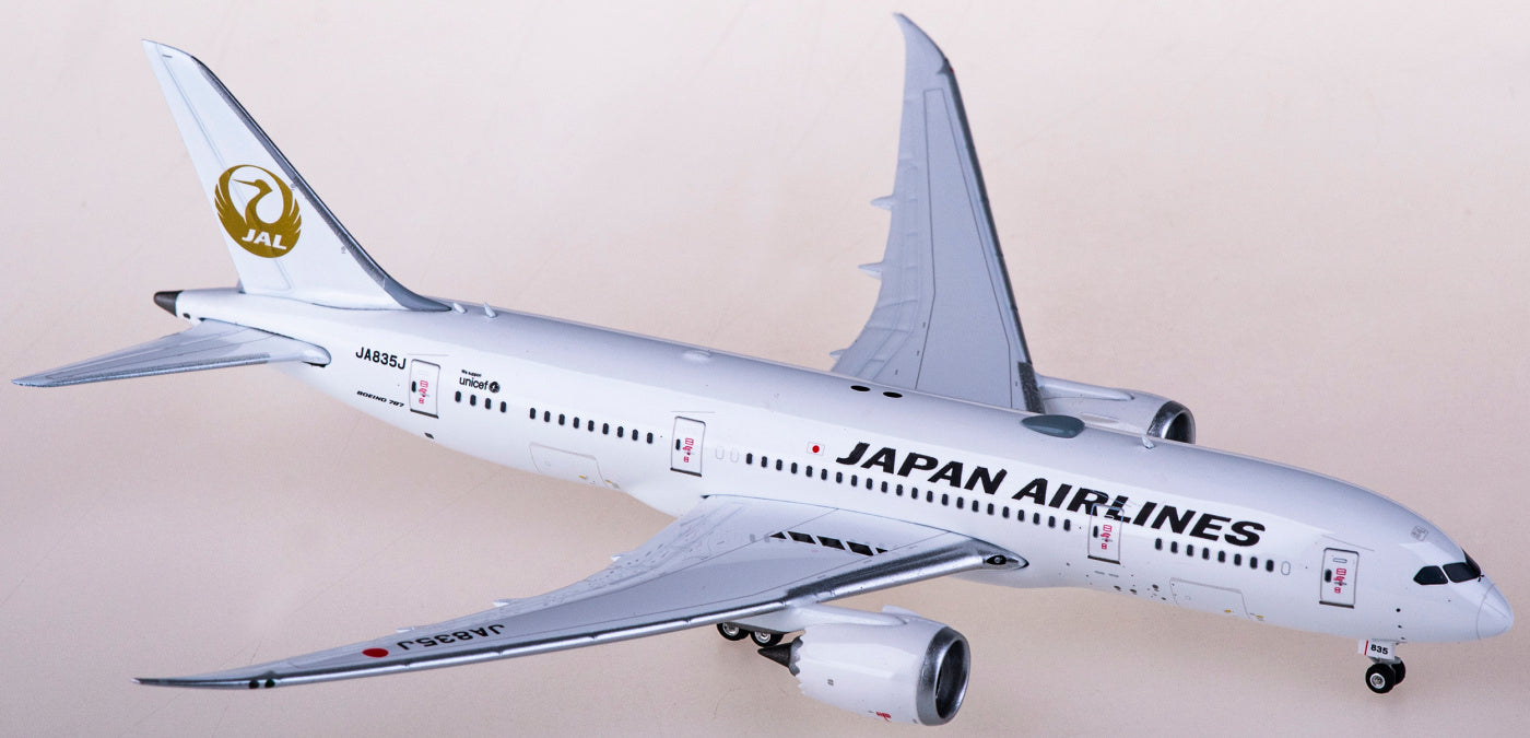 1:400 Phoenix PH04438 Japan Airlines Boeing 787-8 JA835J+Free Tractor