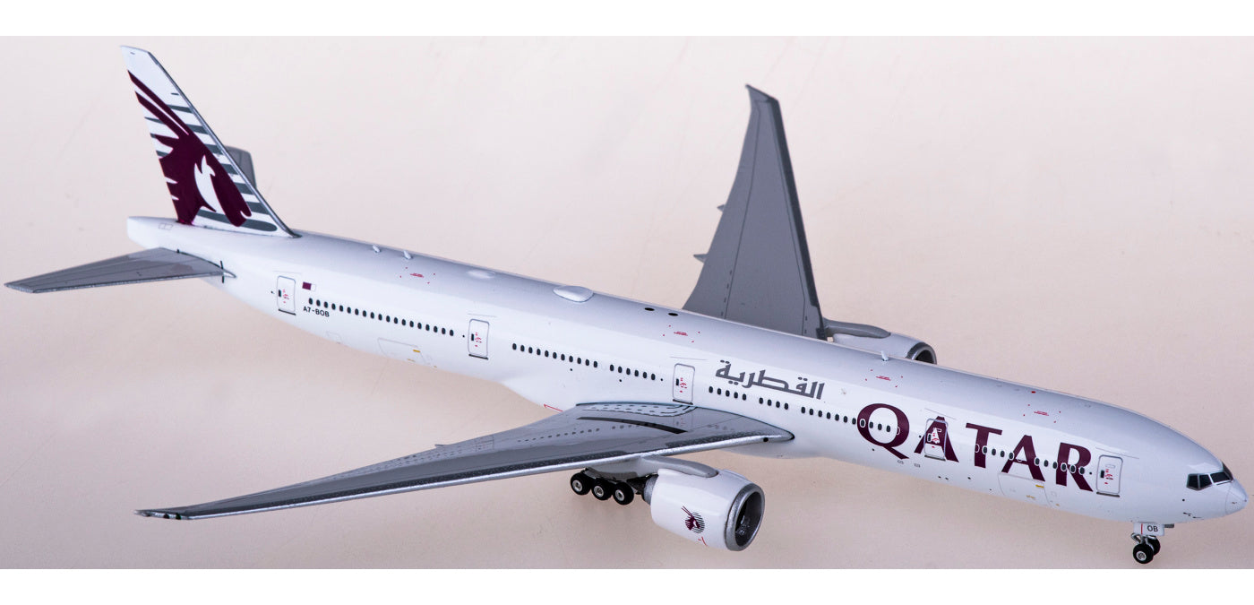 1:400 Phoenix PH11738 Qatar Airways Boeing 777-300ER A7-BOB+Free Tractor