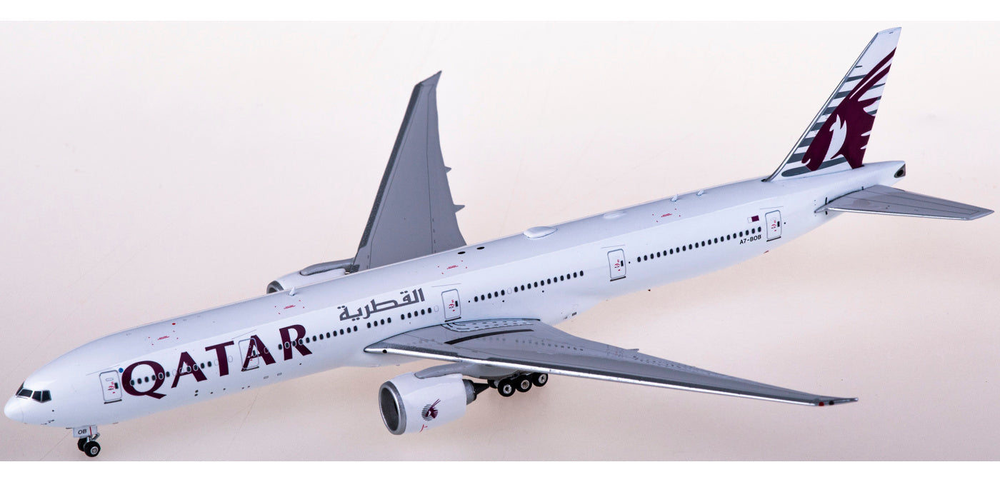 1:400 Phoenix PH11738 Qatar Airways Boeing 777-300ER A7-BOB+Free Tractor