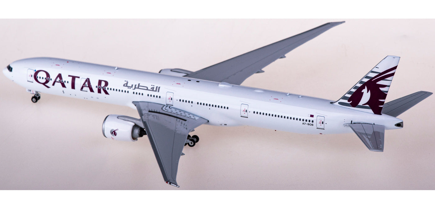 1:400 Phoenix PH11738 Qatar Airways Boeing 777-300ER A7-BOB+Free Tractor