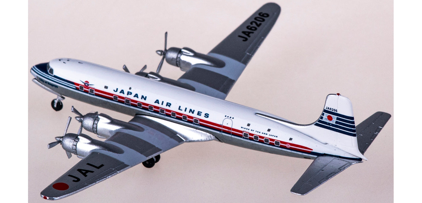 1:400 AeroClassics AC411067 Japan Airlines Douglas DC-6 JA6206 Aircraft Model+Free Tractor