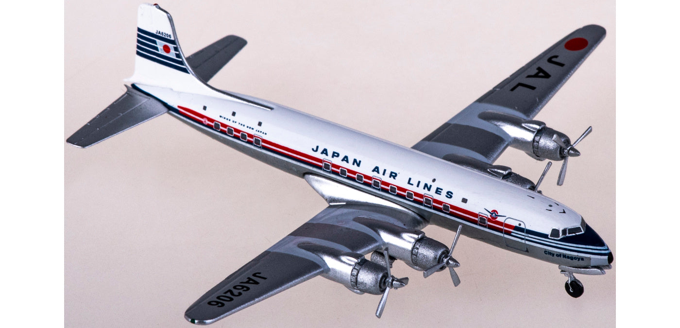 1:400 AeroClassics AC411067 Japan Airlines Douglas DC-6 JA6206 Aircraft Model+Free Tractor