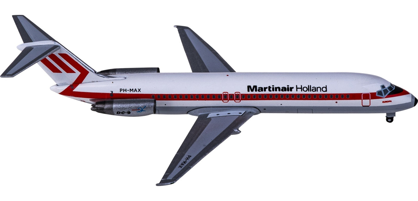 1:400 AeroClassics AC411121 Martinair McDonnell Douglas DC-9-32 PH-MAX Aircraft Model+Free Tractor