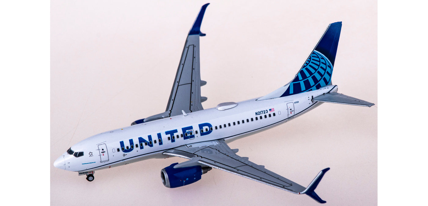 1:400 Geminijets GJUAL2024 United Airlines Boeing 737-700 N21723+Free Tractor