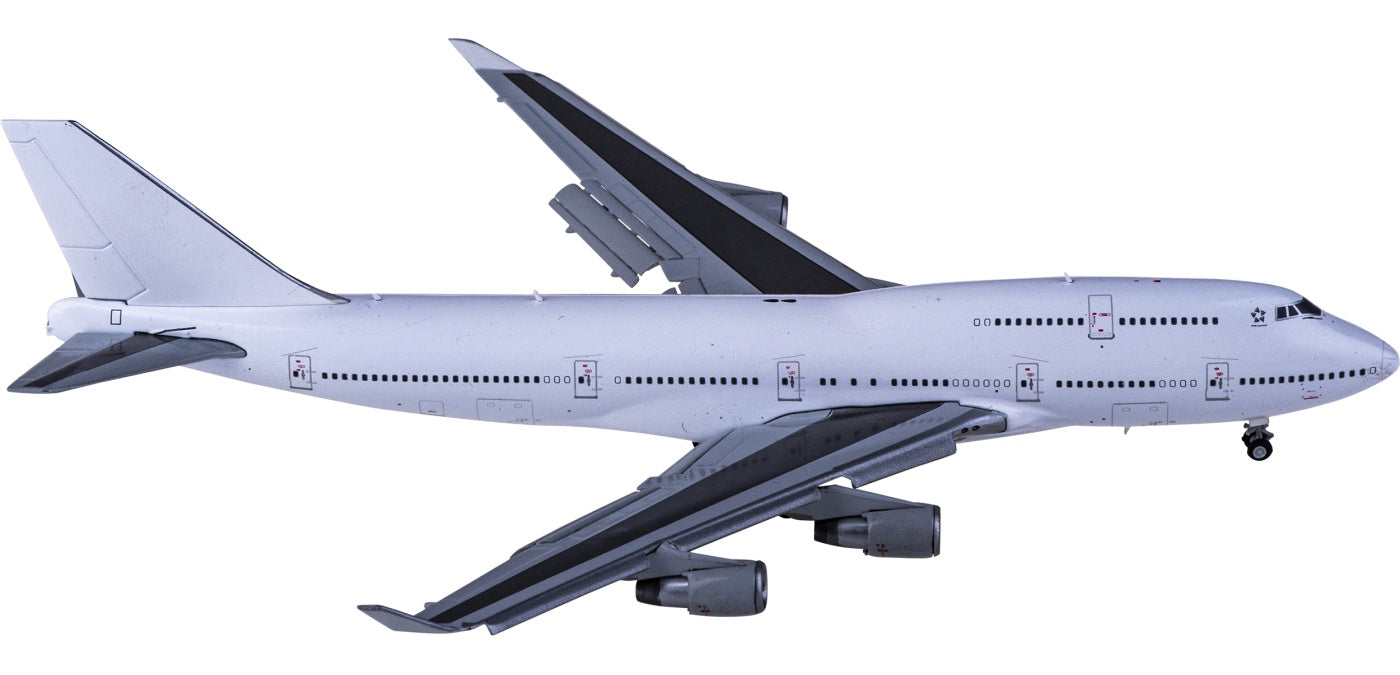 1:400 JC Wings BK2008A Boeing 747-400 PW Engine "Flaps Down"+Free Tractor