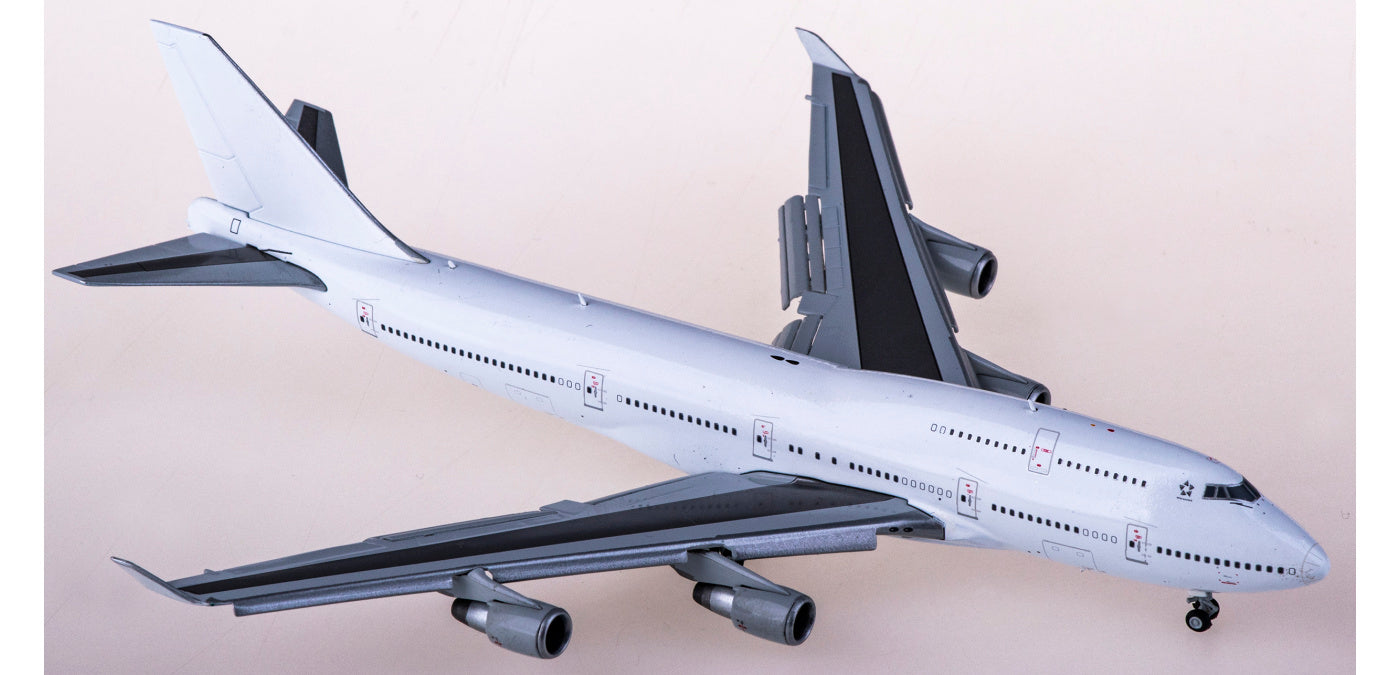 1:400 JC Wings BK2008A Boeing 747-400 PW Engine "Flaps Down"+Free Tractor