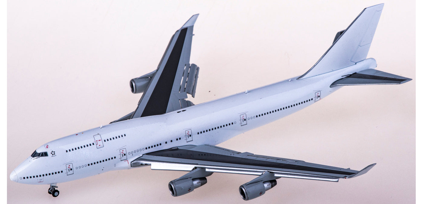 1:400 JC Wings BK2008A Boeing 747-400 PW Engine "Flaps Down"+Free Tractor