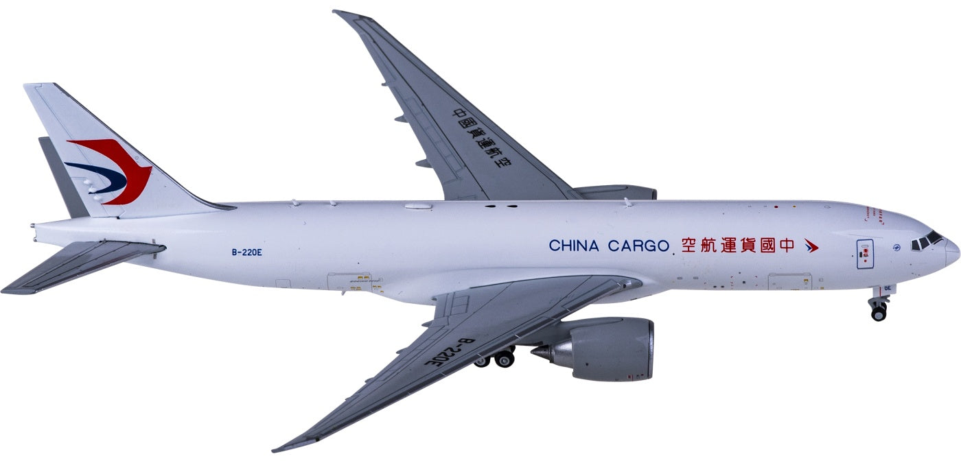 1:400 JC Wings XX4491 China Cargo Airlines Boeing 777-200LRF B-220E+Free Tractor