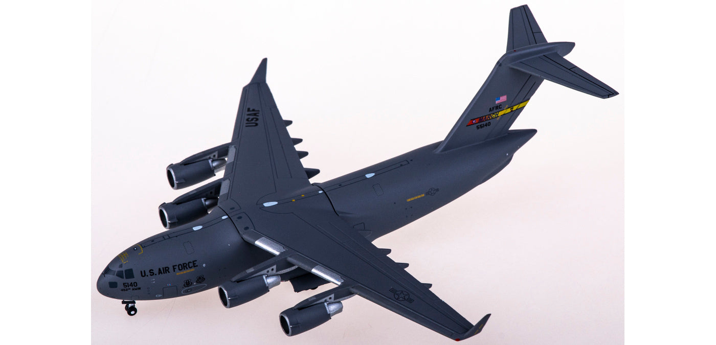 1:400 Geminijets GMUSA115 USAF Boeing C-17A Globemaster III 05-5140+Free Tractor