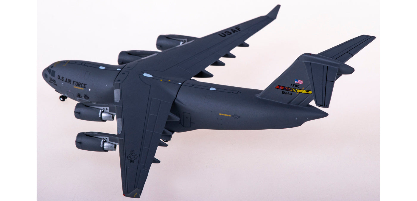 1:400 Geminijets GMUSA115 USAF Boeing C-17A Globemaster III 05-5140+Free Tractor