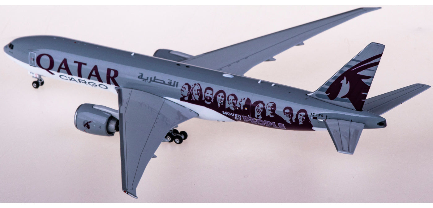 1:400 Phoenix PH04475 Qatar Cargo Boeing 777-200LRF A7-BFG+Free Tractor