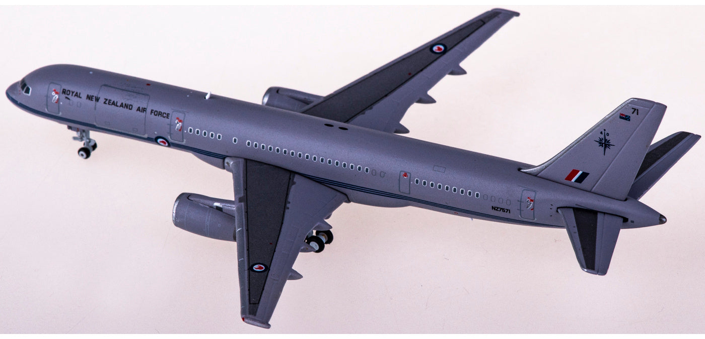 1:400 JC Wings XX4443 Royal New Zealand Air Force Boeing 757-200 NZ7571 Aircraft Model+Free Tractor