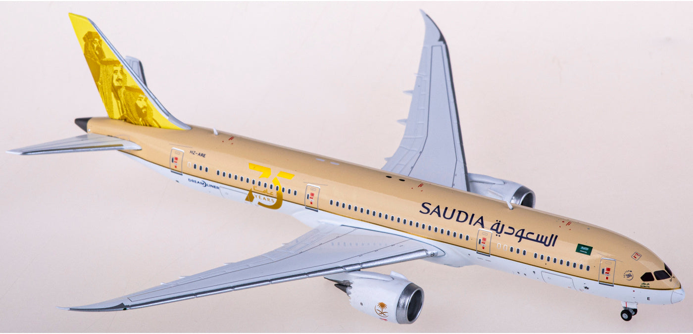 1:400 JC Wings LH4274 Saudia Boeing 787-9 HZ-ARE+Free Tractor