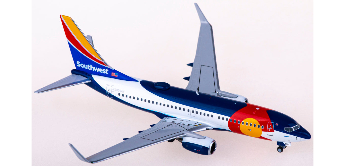 1:400 NG Models NG77021 Southwest Airlines Boeing 737-700 N230WN+Free Tractor