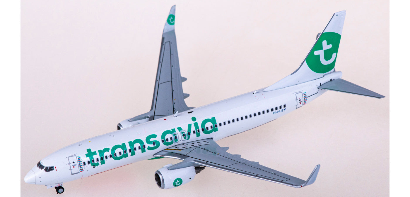 1:400 Geminijets GJTRA1977 Transavia Boeing 737-800 PH-HZV+Free Tractor