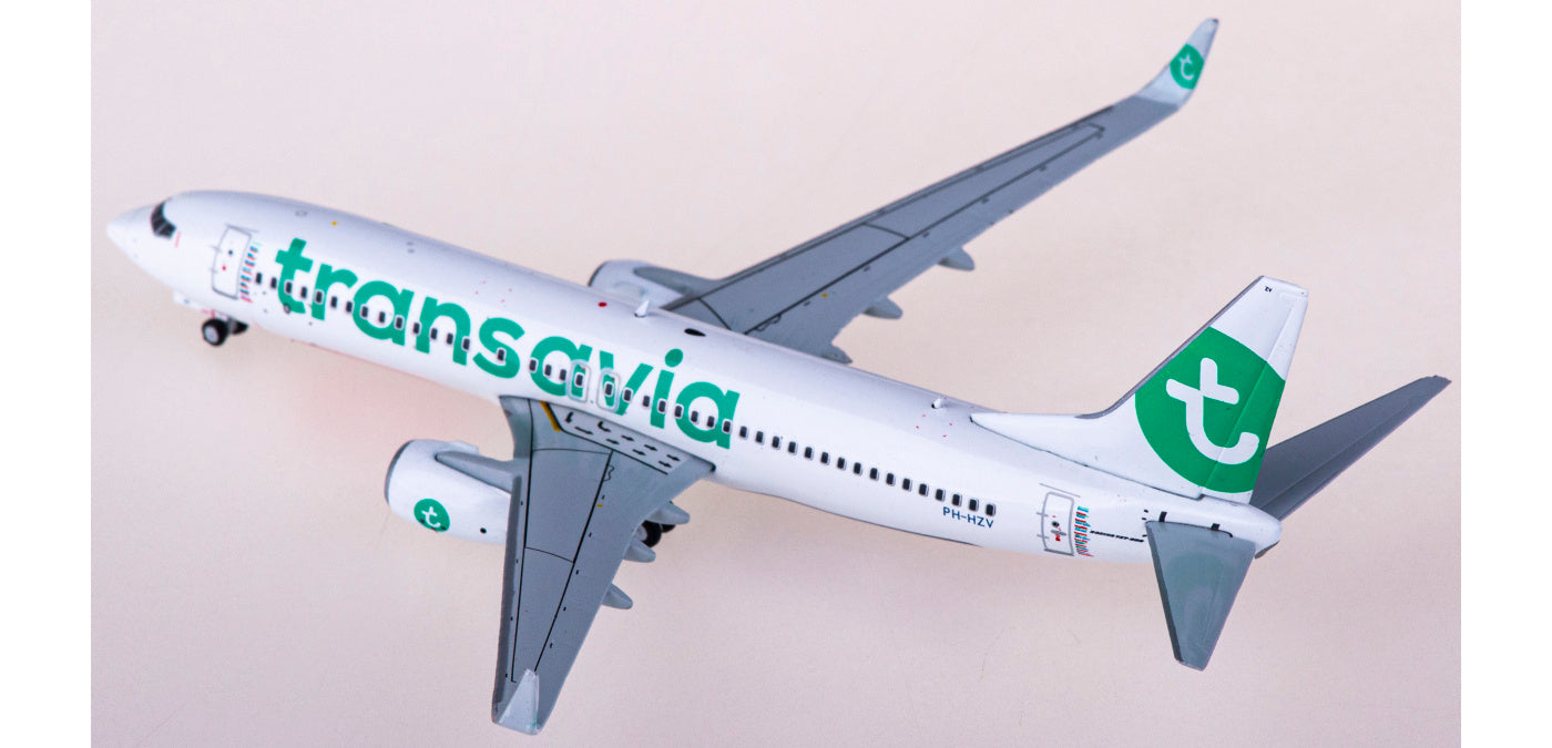 1:400 Geminijets GJTRA1977 Transavia Boeing 737-800 PH-HZV+Free Tractor