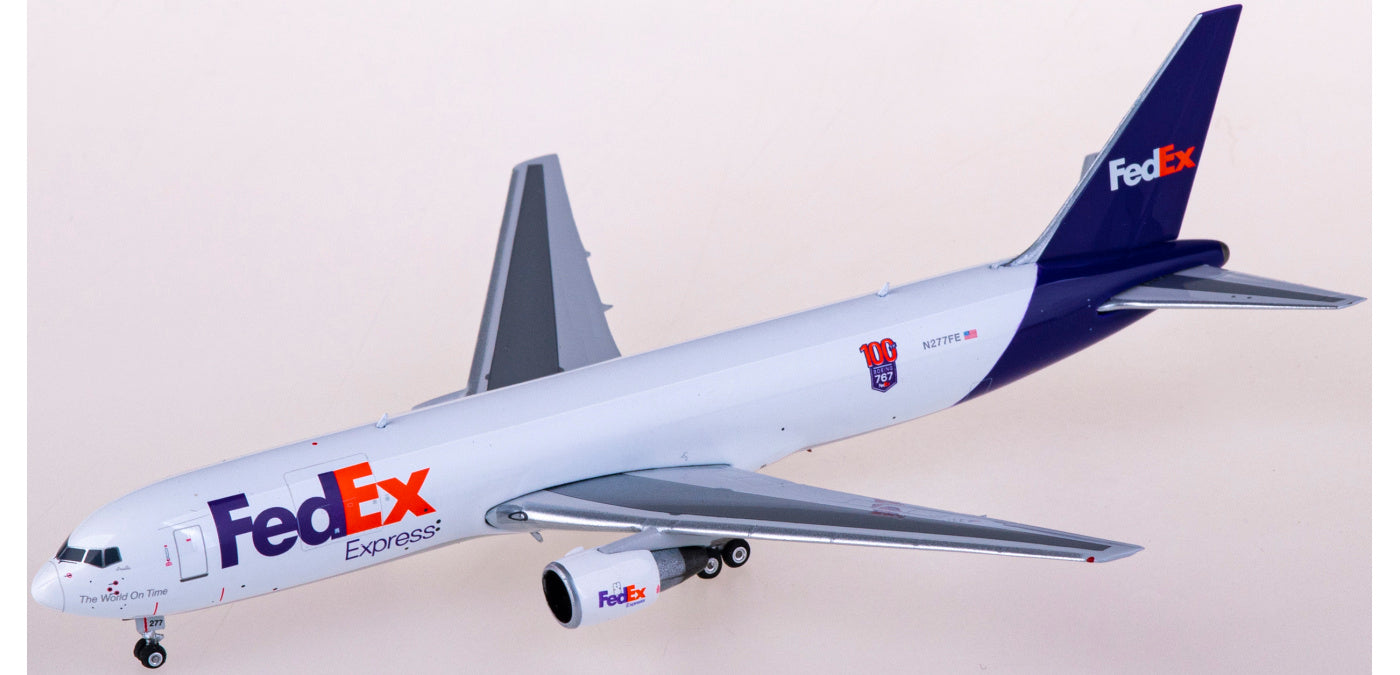 1:400 Phoenix PH04479 FedEx Express Boeing 767-300F N277FE+Free Tractor