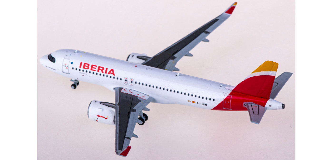 1:400 JC Wings XX4242 Iberia Airbus A320neo EC-NDN Aircraft Model+Free Tractor