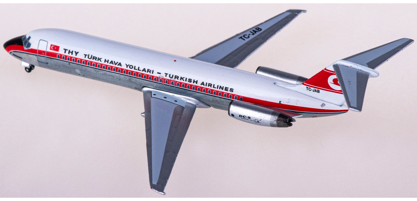 1:400 AeroClassics AC411149 Turkish Airlines McDonnell Douglas DC-9-32 TC-JAB Aircraft Model+Free Tractor