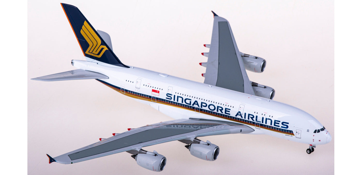 1:400 Phoenix PH04469 Singapore Airlines Airbus A380 9V-SKW+Free Tractor