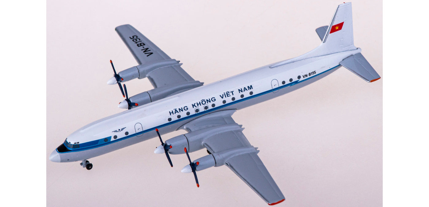 1:400 AeroClassics AC411099 Vietnam Airlines Ilyushin Il-18 VN-B195 Aircraft Model+Free Tractor