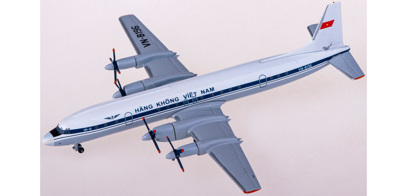 1:400 AeroClassics AC411100 Vietnam Airlines Ilyushin Il-18 VN-B196 Aircraft Model+Free Tractor