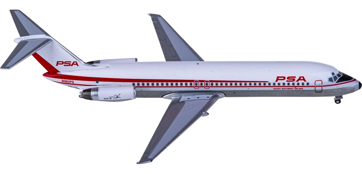 1:400 AeroClassics AC411145 PSA McDonnell Douglas DC-9-32 N982PS Aircraft Model+Free Tractor