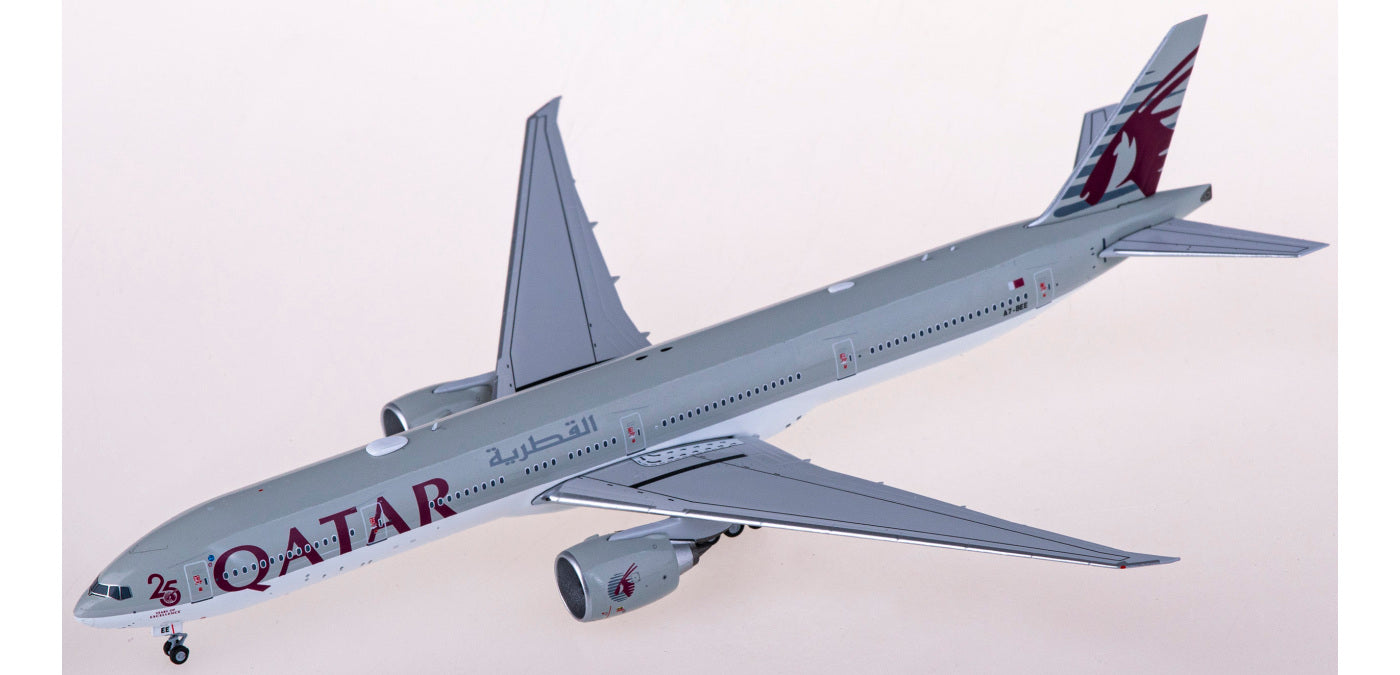 1:400 NG Models NG73010 Qatar Airways Boeing 777-300ER A7-BEE+Free Tractor