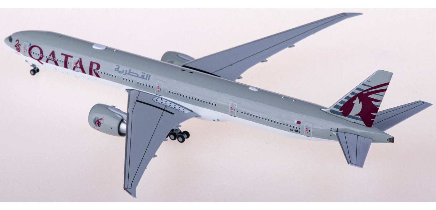 1:400 NG Models NG73010 Qatar Airways Boeing 777-300ER A7-BEE+Free Tractor