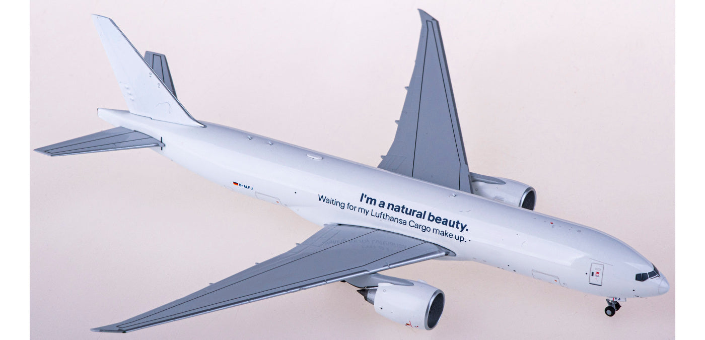 1:400 NG Models NG72013 Lufthansa Cargo Boeing 777F D-ALFJ+Free Tractor