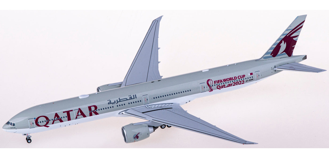 1:400 NG Models NG73026 Qatar Airways Boeing 777-300ER A7-BAN+Free Tractor