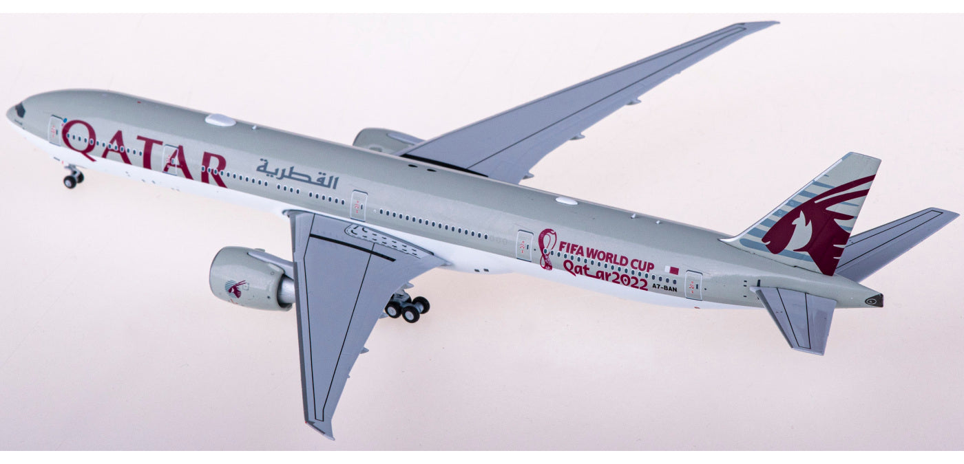 1:400 NG Models NG73026 Qatar Airways Boeing 777-300ER A7-BAN+Free Tractor