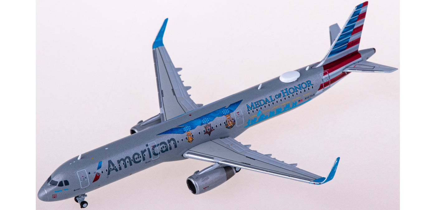 1:400 Geminijets GJAAL2139 American Airlines Airbus A321 N167AN Flagship Valor Medal of Honor+Free Tractor