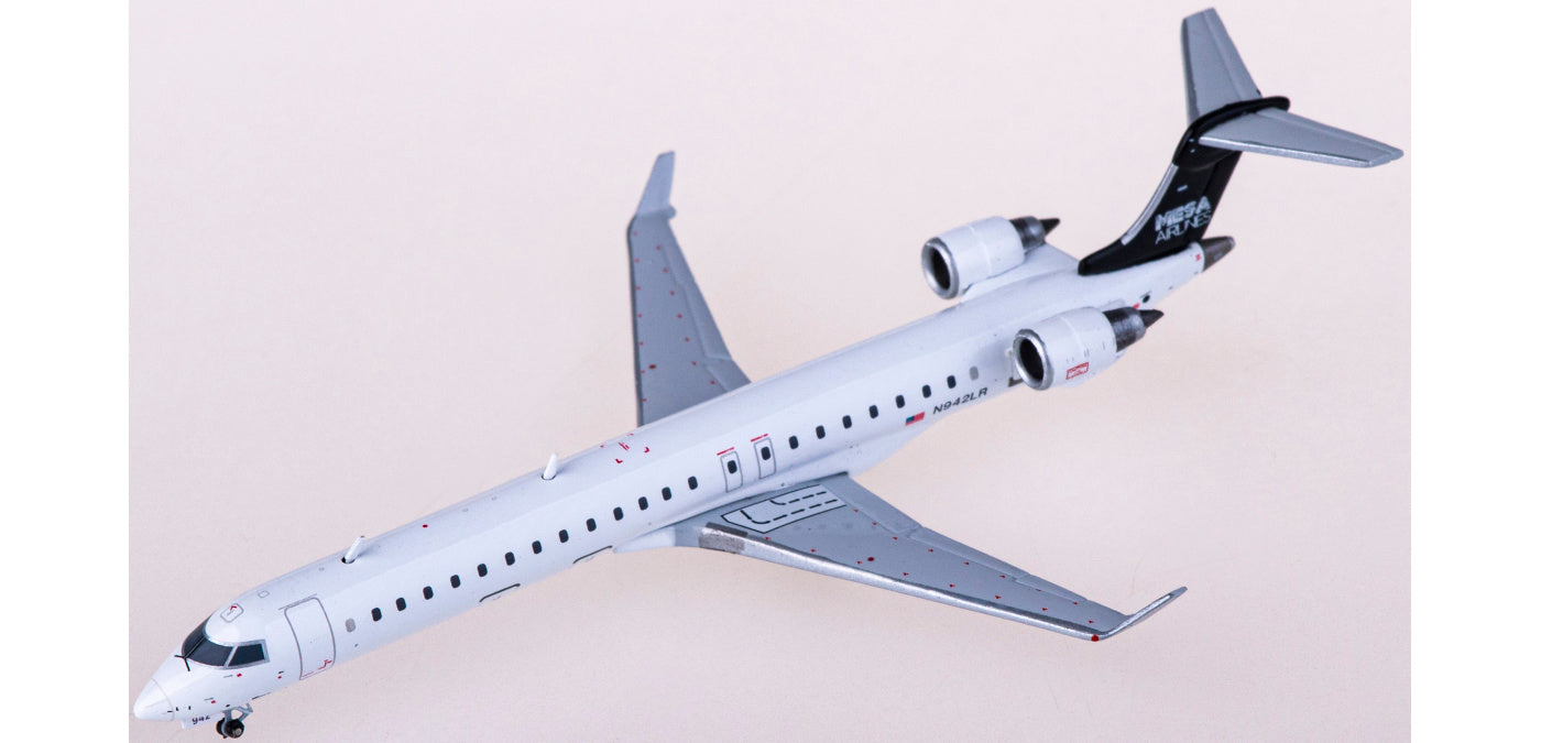 1:400 Geminijets GJASH2031 Mesa Airlines Bombardier CRJ900ER N942LR+Free Tractor