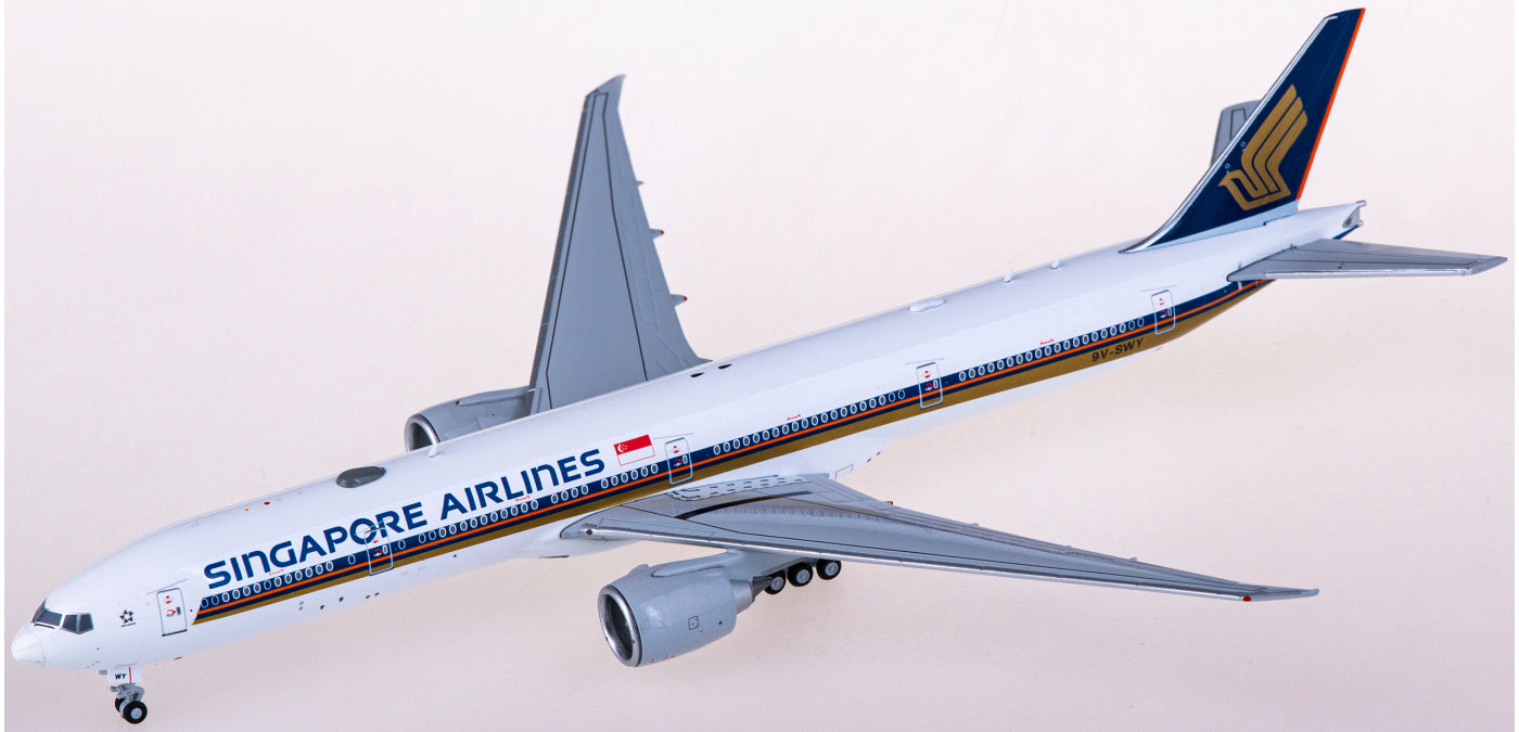 1:400 JC Wings EW477W009 Singapore Airlines Boeing 777-300ER 9V-SWY Aircraft Model+Free Tractor