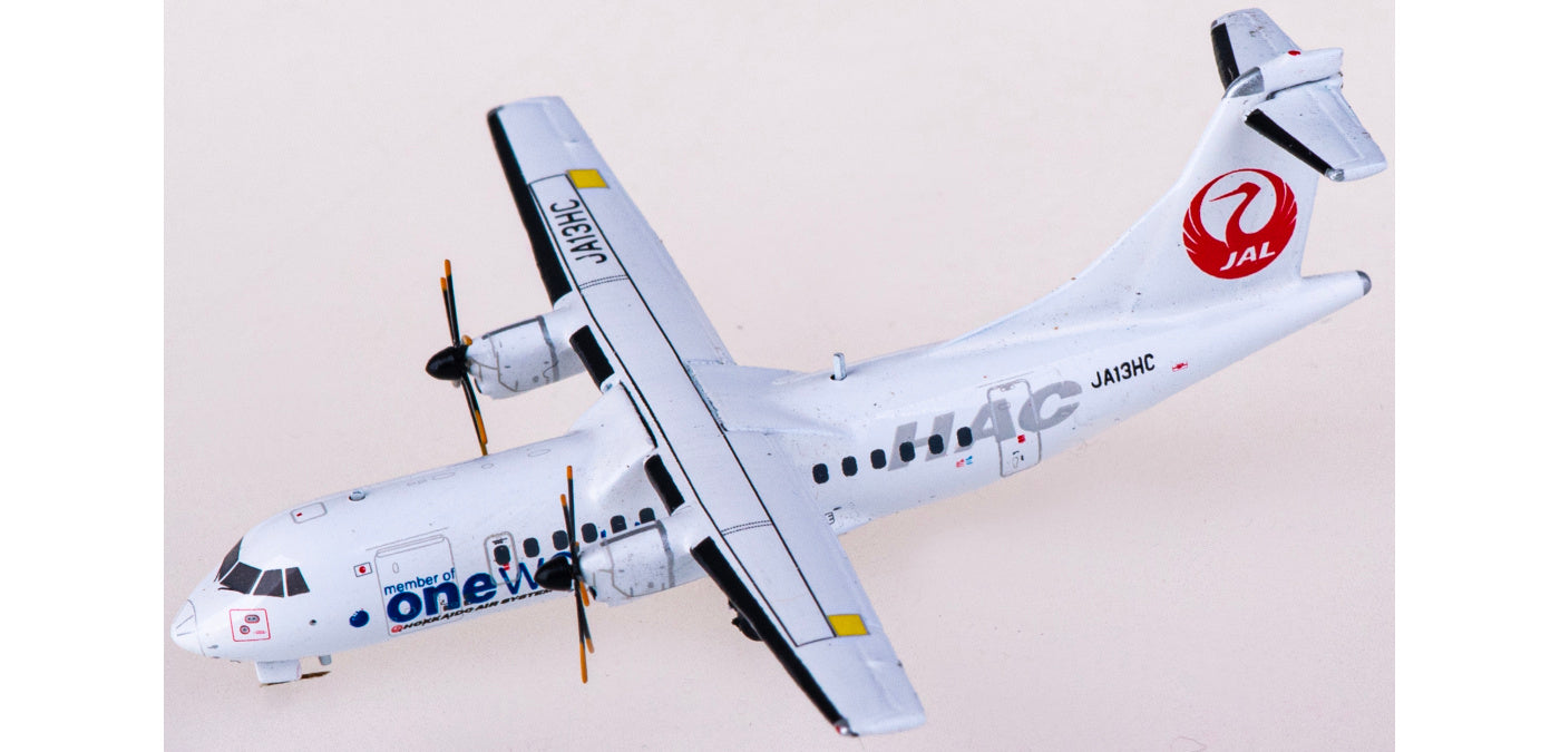 1:400 JC Wings EW4AT4004 Hokkaido Air System ATR-42-600 JA13HC+Free Tractor