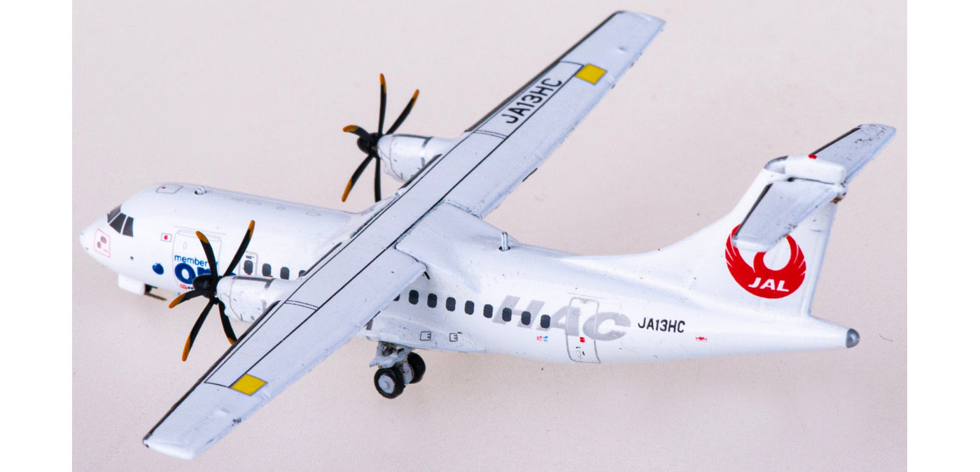 1:400 JC Wings EW4AT4004 Hokkaido Air System ATR-42-600 JA13HC+Free Tractor