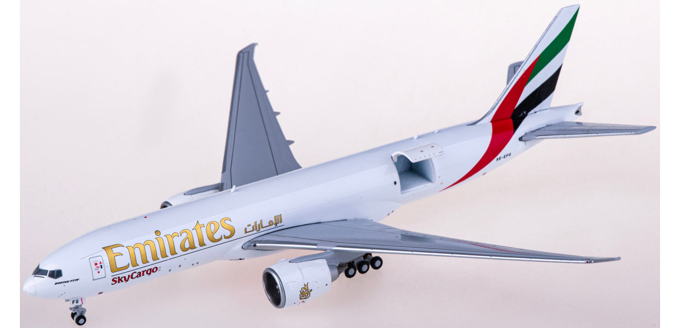 1:400 Geminijets GJUAE2144 Emirates Airways Boeing 777-200LRF A6-EFG  Aircraft Model+Free Tractor