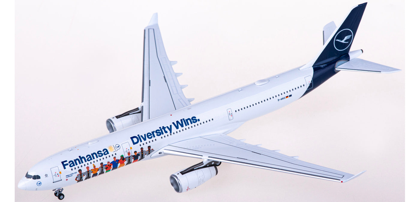 1:400 NG Models NG62049 Lufthansa Airlines Airbus A330-300 D-AIKQ+Free Tractor